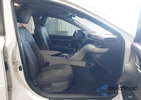 2019 Toyota Camry Le z USA, uszkodzony, nr VIN 4T1B11HK4KU853137